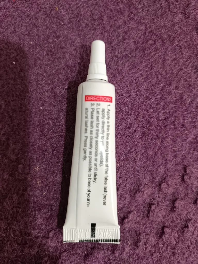 چسب مژه ضد آب eye مدل eyelash adhesive حجم 7 گرم