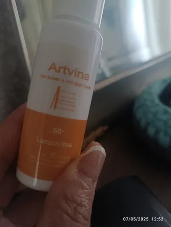 کرم ضد آفتاب بدون رنگ آرت وینا SPF 50 مدل Highly Effective ‌محافظ UVA ،UVB و PA+++، ضد حساسیت، ضد چروک و ضد پیری مناسب انواع پوست‌ حجم 50 میلی‌لیتر