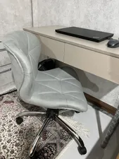 تجریه خرید صندلی اداری هوگر مدل لیندا