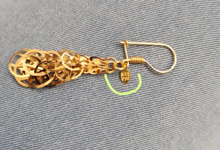 گوشواره طلا 18 عیار زنانه طلای مستجابی مدل لیزر کات کد 03