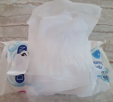 دستمال مرطوب پاک کننده آرایش دلفین مدل 001 بسته 60 عددی