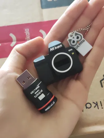 فلش مموری طرح دوربین عکاسی نیکون مدل Ul-CN02 ظرفیت 32 گیگابایت