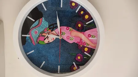 ساعت دیواری راویتا مدل دخترانه طرح 1168