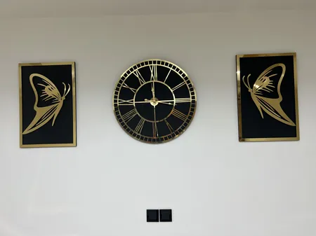 ساعت دیواری اِلِنسی مدل پروانه به همراه تابلو آینه