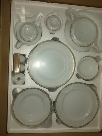 سرویس غذاخوری 102 پارچه 12 نفر چینی زرین ایران مدل ایتالیا اف ریوا درجه عالی