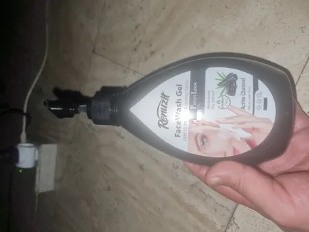 ژل شستشو صورت رینوزیت مدل کربن حجم 500 میلی لیتر