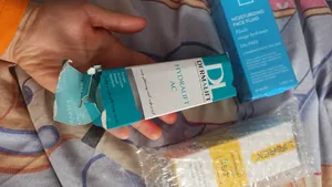 تجریه خرید کرم مرطوب‌کننده درمالیفت مدل Hydralift AC Cream مناسب پوست‌های چرب حجم 50 میلی‌لیتر