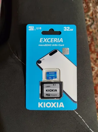 کارت حافظه‌ microSDHC کیوکسیا مدل EXCERIA کلاس 10 استاندارد UHS-I U1 سرعت 100MBps ظرفیت 32 گیگابایت به همراه آداپتور SD