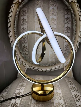 آباژور رومیزی ام کی ای لایتینگ مدل مدرن کد Ar-h30