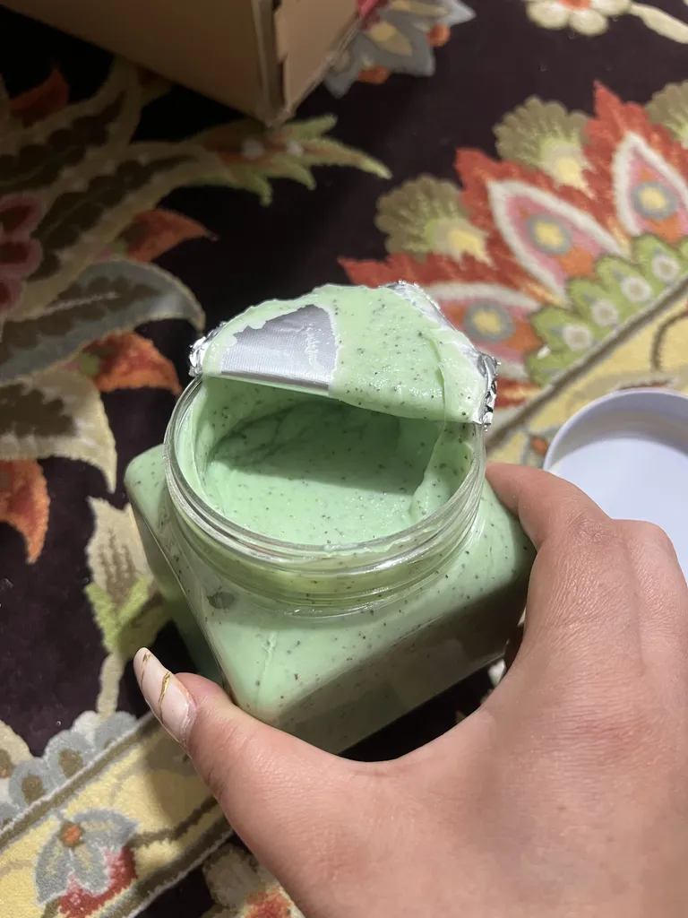 اسکراب لایه بردار پوست مکس لیدی مدل Avocado حجم 300 میلی لیتر