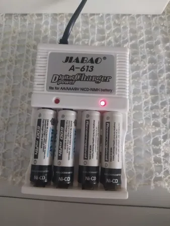 شارژر جیابائو مدل A-613 به همراه 4 باتری شارژی قلمی
