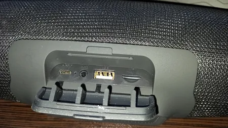 اسپیکر بلوتوثی قابل حمل جی بی ال مدل Charge 4