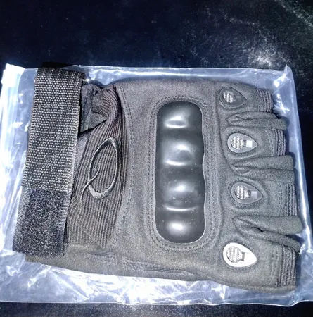 دستکش ورزشی  مدل d2