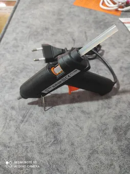 دستگاه چسب تفنگی جانسون مدل FL-138B به همراه یک عدد چسب حرارتی جانسون بصورت رایگان