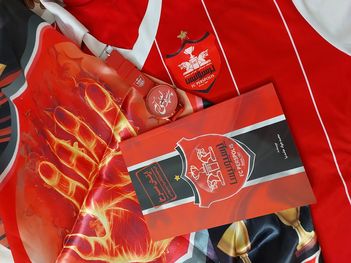 کتاب ارتش سرخ تاریخچه باشگاه بزرگ پرسپولیس اثر محمدجواد حامدنیا انتشارات اندیشه کهن