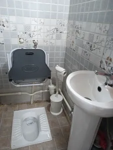 تجریه خرید توالت فرنگی تاشو مدل دیواری