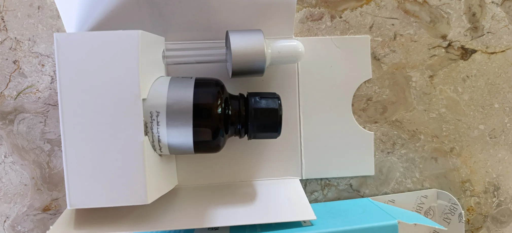 سرم پوست ایلابرت مدل هیالورونیک اسید 2 درصد حجم 30 میلی لیتر