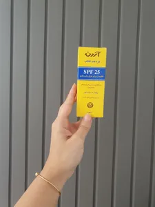 تجریه خرید کرم ضدآفتاب بی‌رنگ آردن مدل SPF25 مناسب انواع پوست وزن 50 گرم