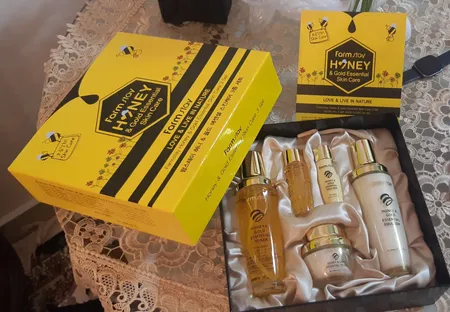 مجموعه مراقبت از پوست فارم استی مدل Honey and Gold Essential بسته 5 عددی