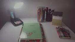 میز تحریر تاشو و تنظیم شو یاس سفید تک باکس دار