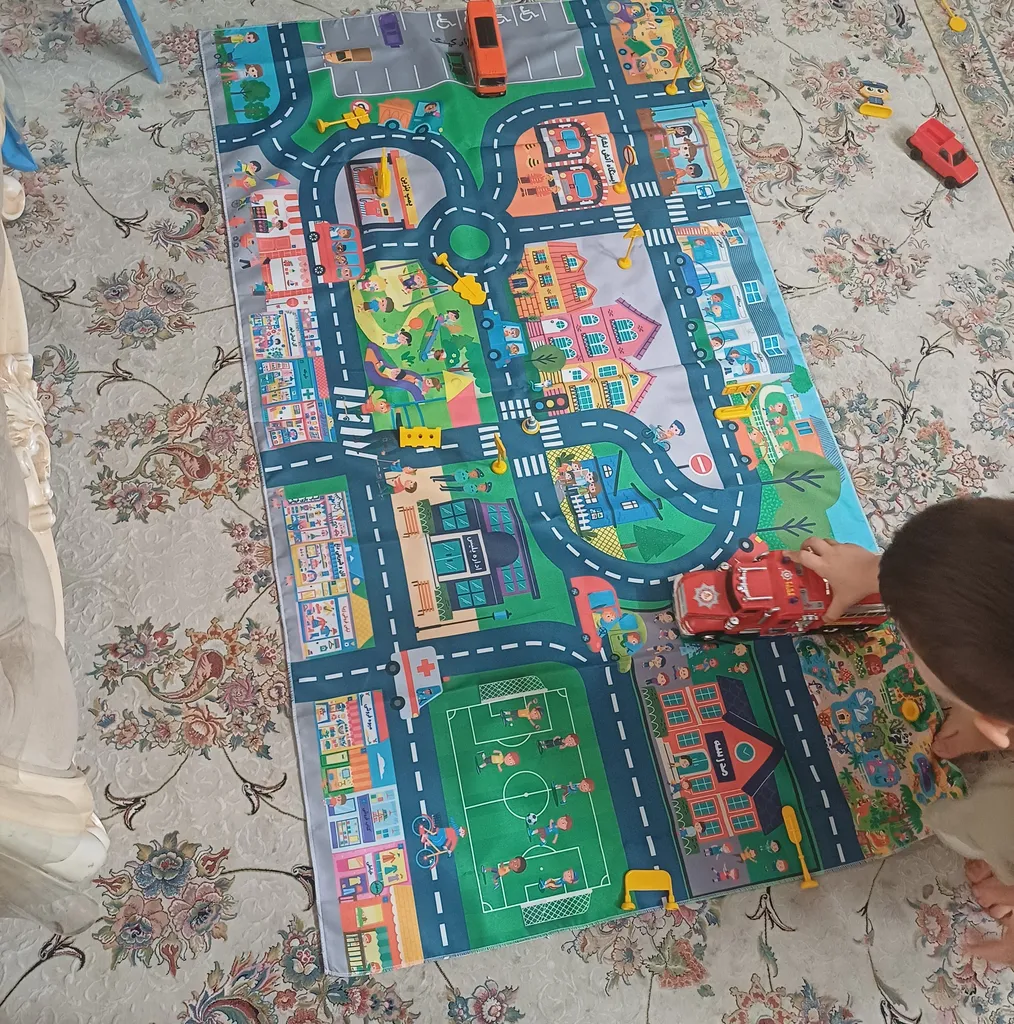 زیر انداز بازی انتشارات ماه کوچولو مدل شهر پارچه ای شهر کوچک من