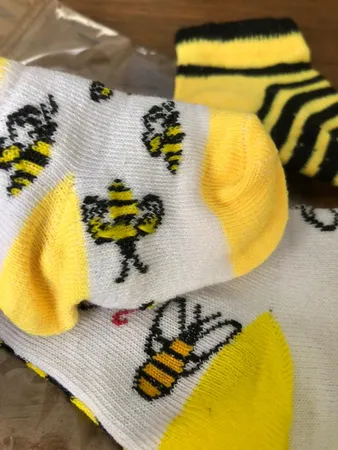 جوراب نوزادی طرح زنبور مدل N21