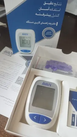 دستگاه تست قند خون آوان مدل AGM01 به همراه 10 عدد نوار تست قند خون