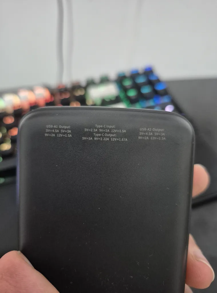 پاوربانک 18 وات اکستروم مدل APB20K22W-B ظرفیت 20000 میلی آمپر ساعت