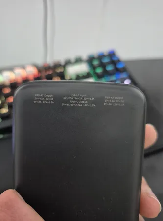 پاوربانک 18 وات اکستروم مدل APB20K22W-B ظرفیت 20000 میلی آمپر ساعت