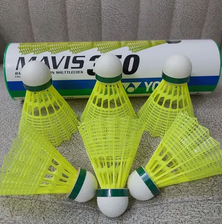توپ بدمینتون یونکس مدل MAVIS 350 بسته شش عددی
