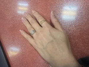 تجریه خرید انگشتر طلا 18 عیار زنانه ماوی گالری مدل فرد نگینی