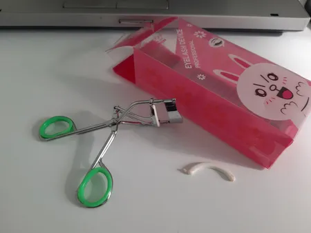 فر مژه سولینوین مدل فنردار همراه با 2 عدد پد یدک