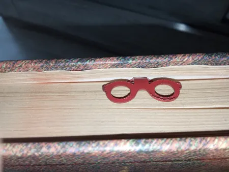 نشانگر کتاب مدل عینک