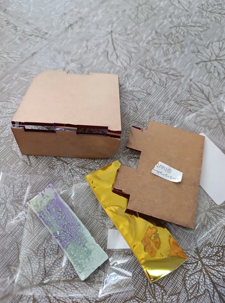 جا صابونی هاژینار مدل استند موبایل