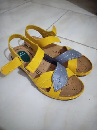 صندل زنانه شهپر مدل LM.GRY.2387