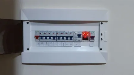 محافظ ولتاژ شیوا امواج مدل VPJN-20
