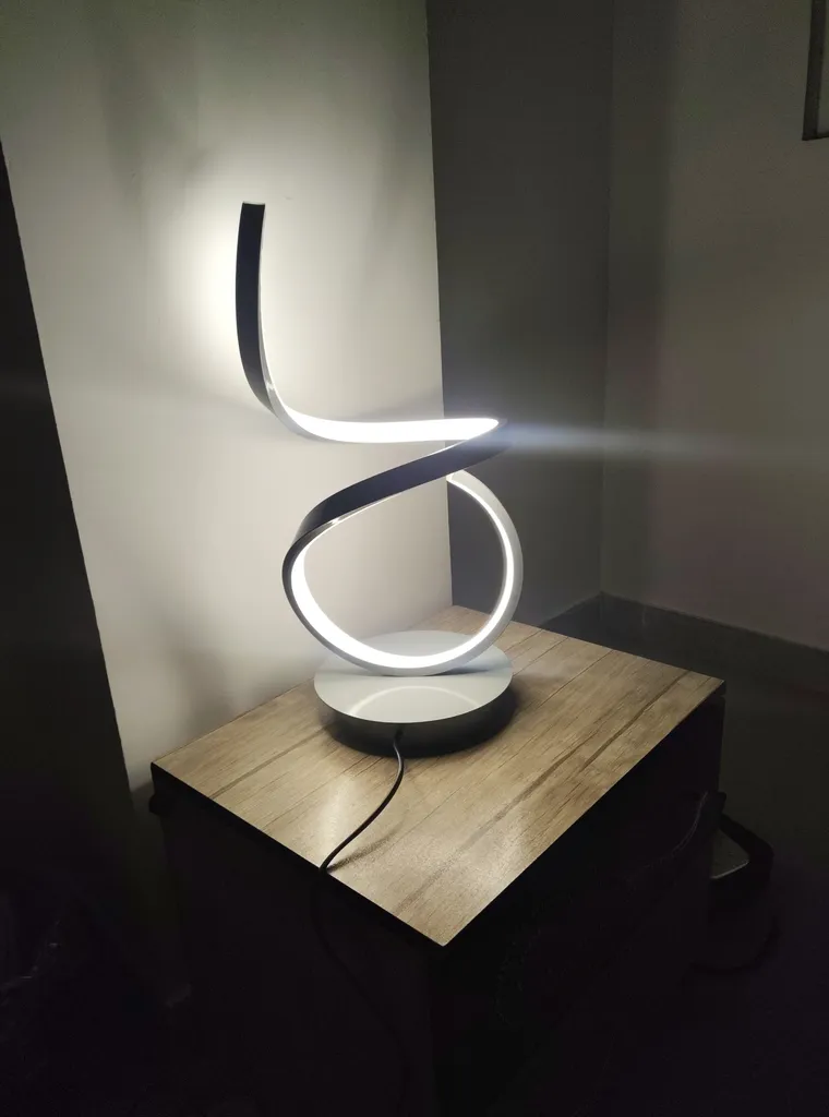 آباژور رومیزی مافریز مدل مدرن کد TL140