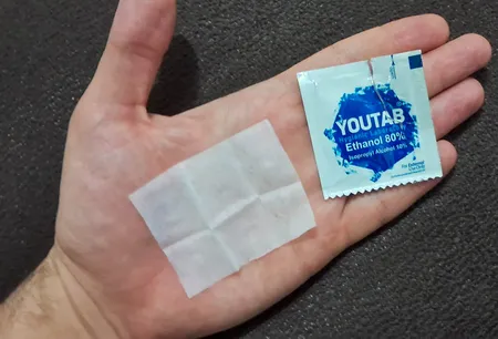 پد الکلی یوتاب کد 7070 بسته 100 عددی