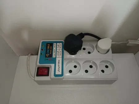 محافظ ولتاژ وان مکس مدل digital protector