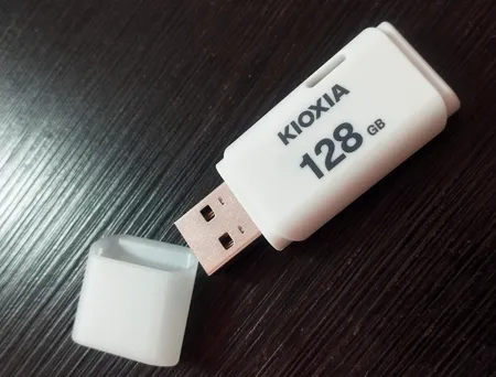 فلش مموری کیوکسیا مدل U202 ظرفیت 128 گیگابایت