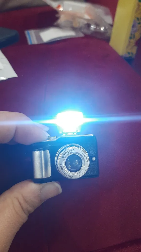 گردنبند برانت طرح دوربین عکاسی فلاش دار