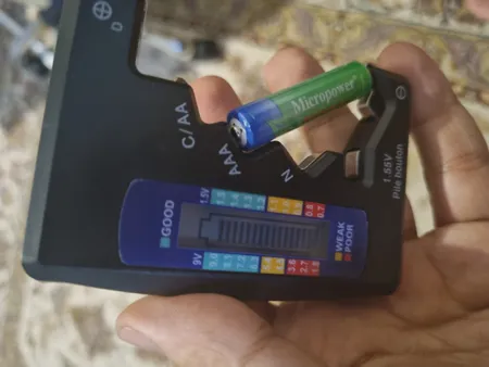 تستر باتری مدل UNIVERSAL BATTERY TESTER