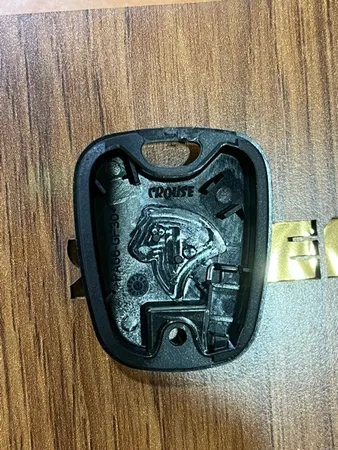 قاب ریموت سوییچ خودرو کروز پلاس مدل سه دکمه مناسب برای دنا