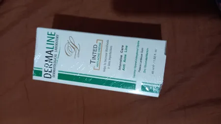 کرم ضد جوش درمالاین مدل Tinted حجم 45 میلی لیتر