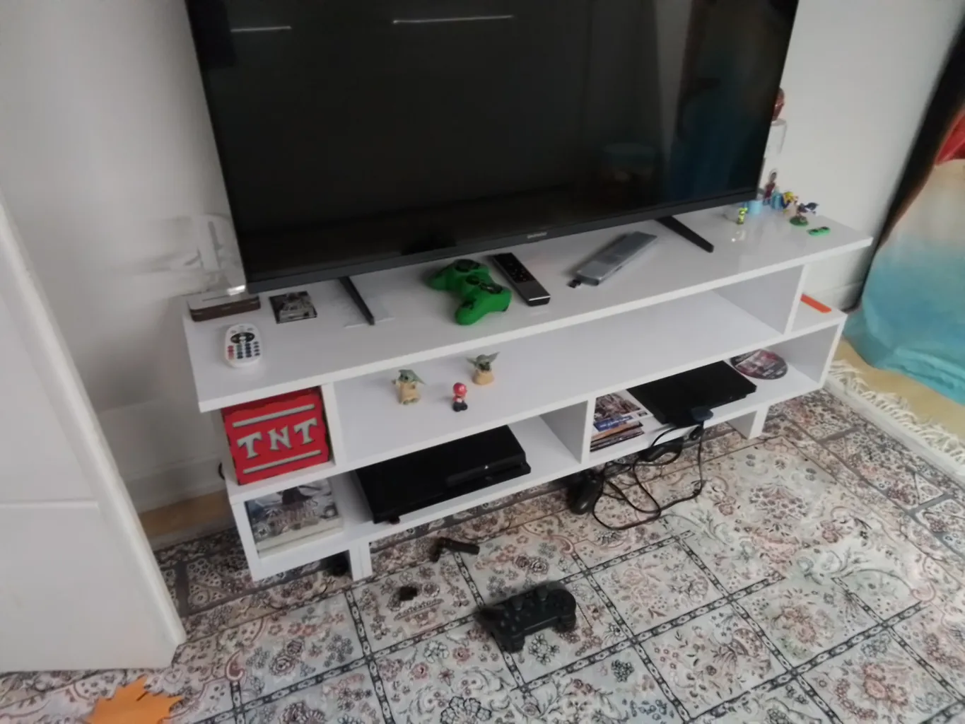 میز تلویزیون مدل ایلیانا