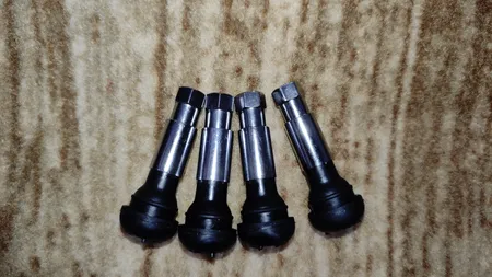 والف لاستیک خودرو مدل TL-Silv بسته 4 عددی