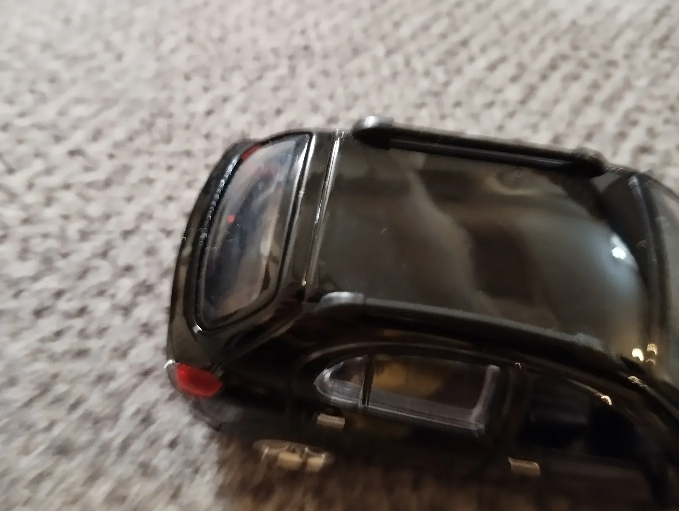 ماشین بازی مدل فلزی موزیکال کوییک R دورنگ