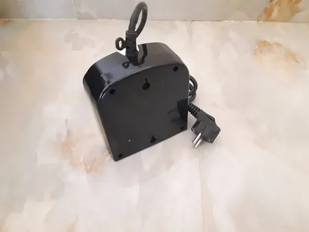 محافظ ولتاژ پارت الکتریک مدل 8787