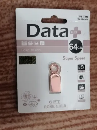 فلش مموری دیتا پلاس مدل GIFT ظرفیت 64 گیگابایت