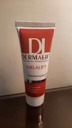 کرم روشن کننده صورت درمالیفت مدل Melalift مناسب انواع پوست حجم 40 میلی لیتر